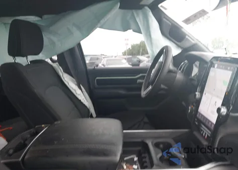 2025 Ram 1500 Big Horn Crew Cab 4X4 6'4 Box из США, поврежденный, VIN 1C6SRFBP5SN523328